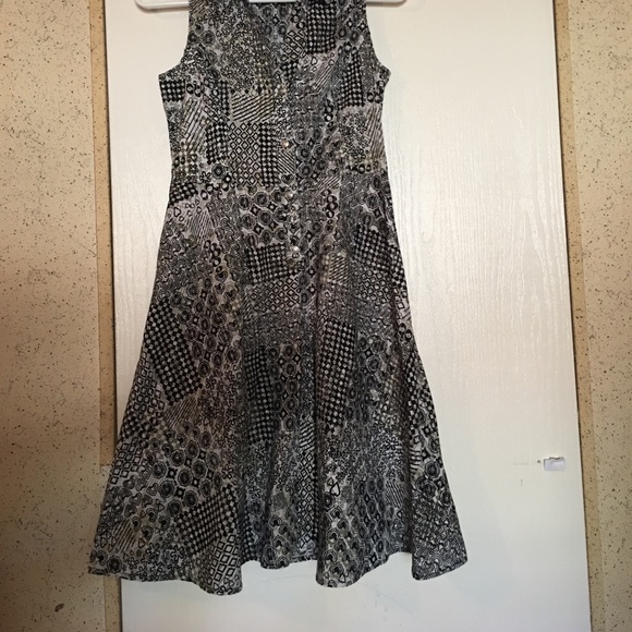 Dress - Picture 2 of 8